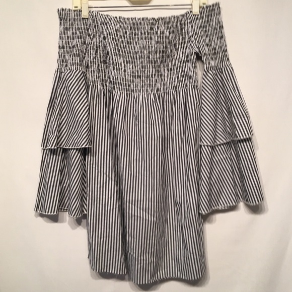 Romeo & Juliet Couture Dresses & Skirts - Romeo & Juliette Off the Shoulder Cotton Dress Med